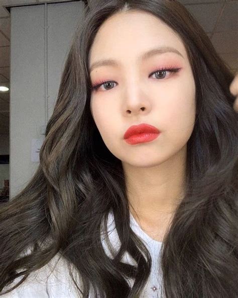 jennie's red lip